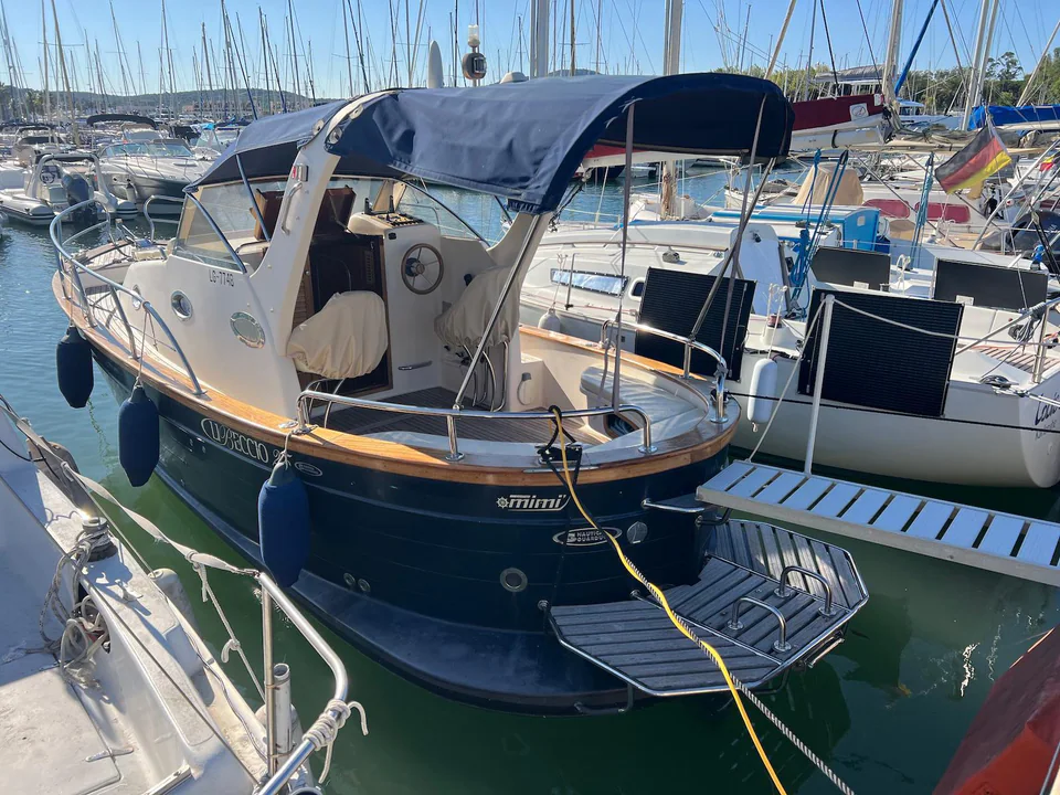 Mimi Libeccio 25 brokerage photograph