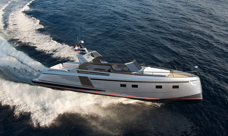 Yate a motor Glacier 48 FX navegando en mar abierto
