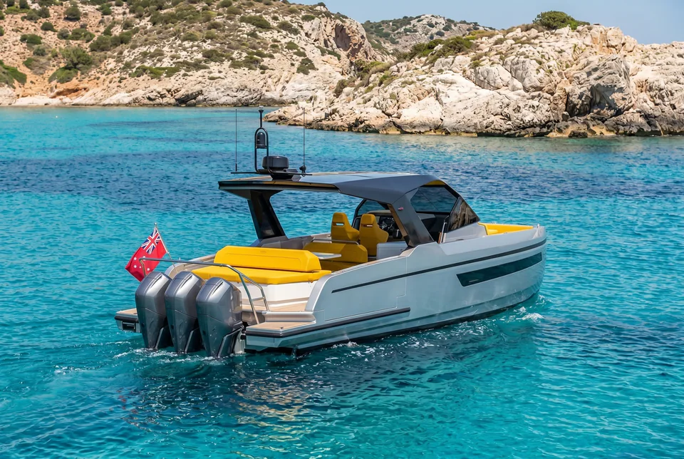 Virtue V45 Hard Top skatā no aizmugures