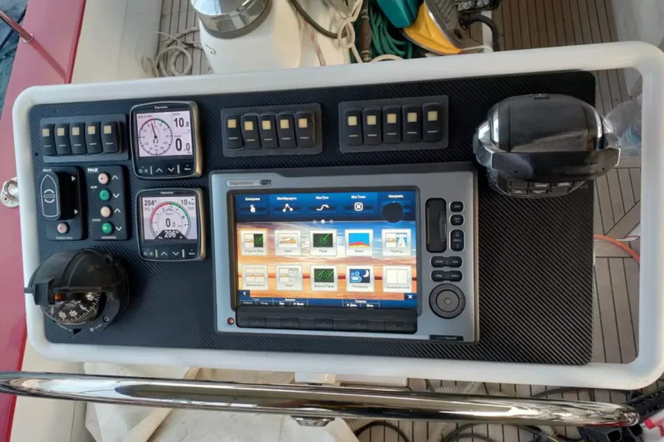 Yacht navigation instruments and multifunction display at the helm